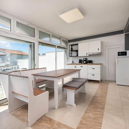 Maria アパート シロ